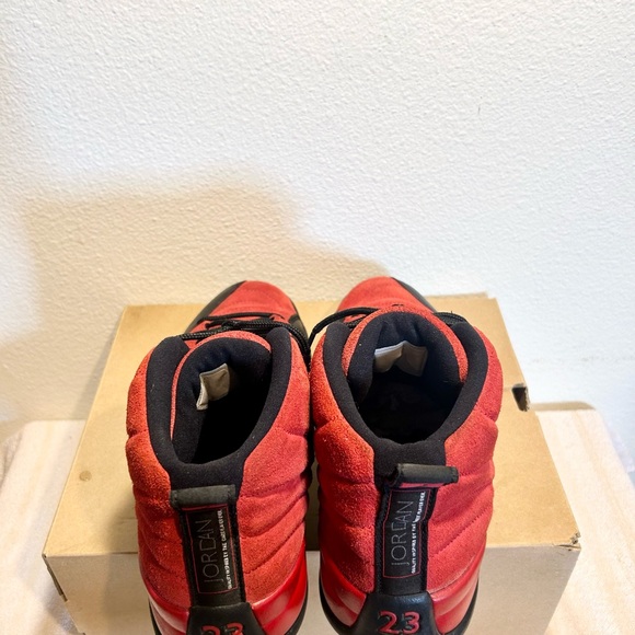 Jordan 12 Retro Reverse Flu Game size 10.5 CT8013-602 2020 PRE-OWNED - Picture 6 of 9